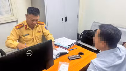 CSGT truy vết, xử phạt tài xế ô tô gắn hai biển số để né camera AI