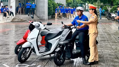 Hơn 200 đoàn viên lan tỏa văn hóa giao thông tại Hà Nội
