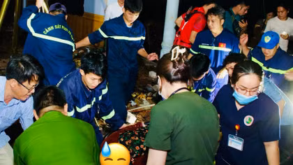 Công an giải cứu người phụ nữ rơi xuống giếng sâu trong đêm