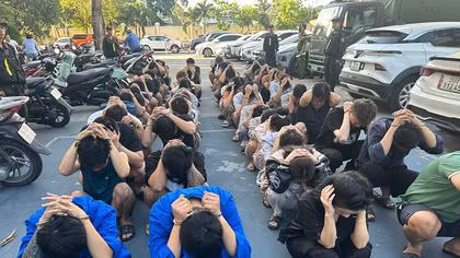 Những chiếc “vòi bạch tuộc” len lỏi quán bar, vũ trường
