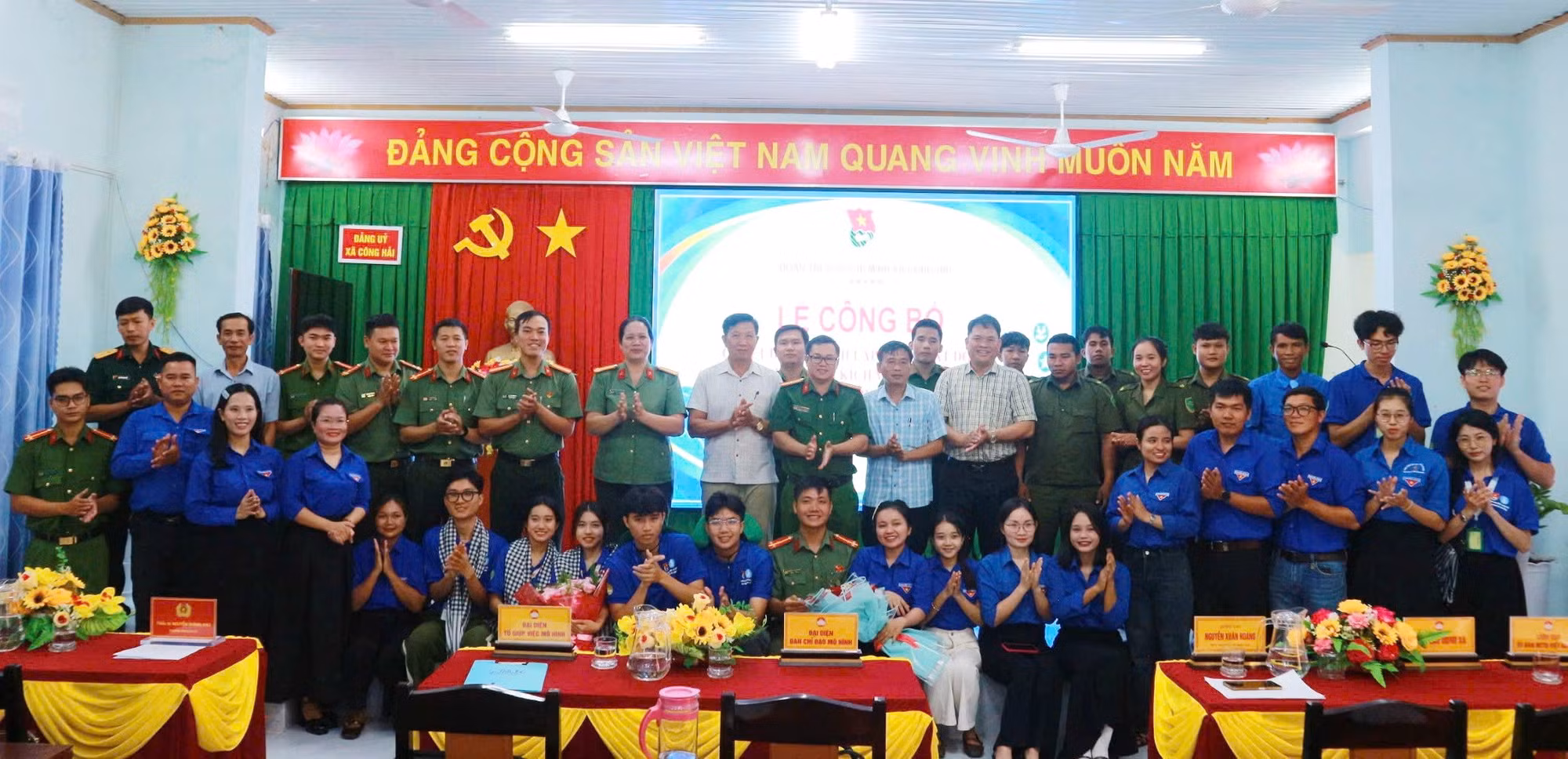 "Đội Thanh niên xung kích vì Nhân dân phục vụ" xã Công Hải.