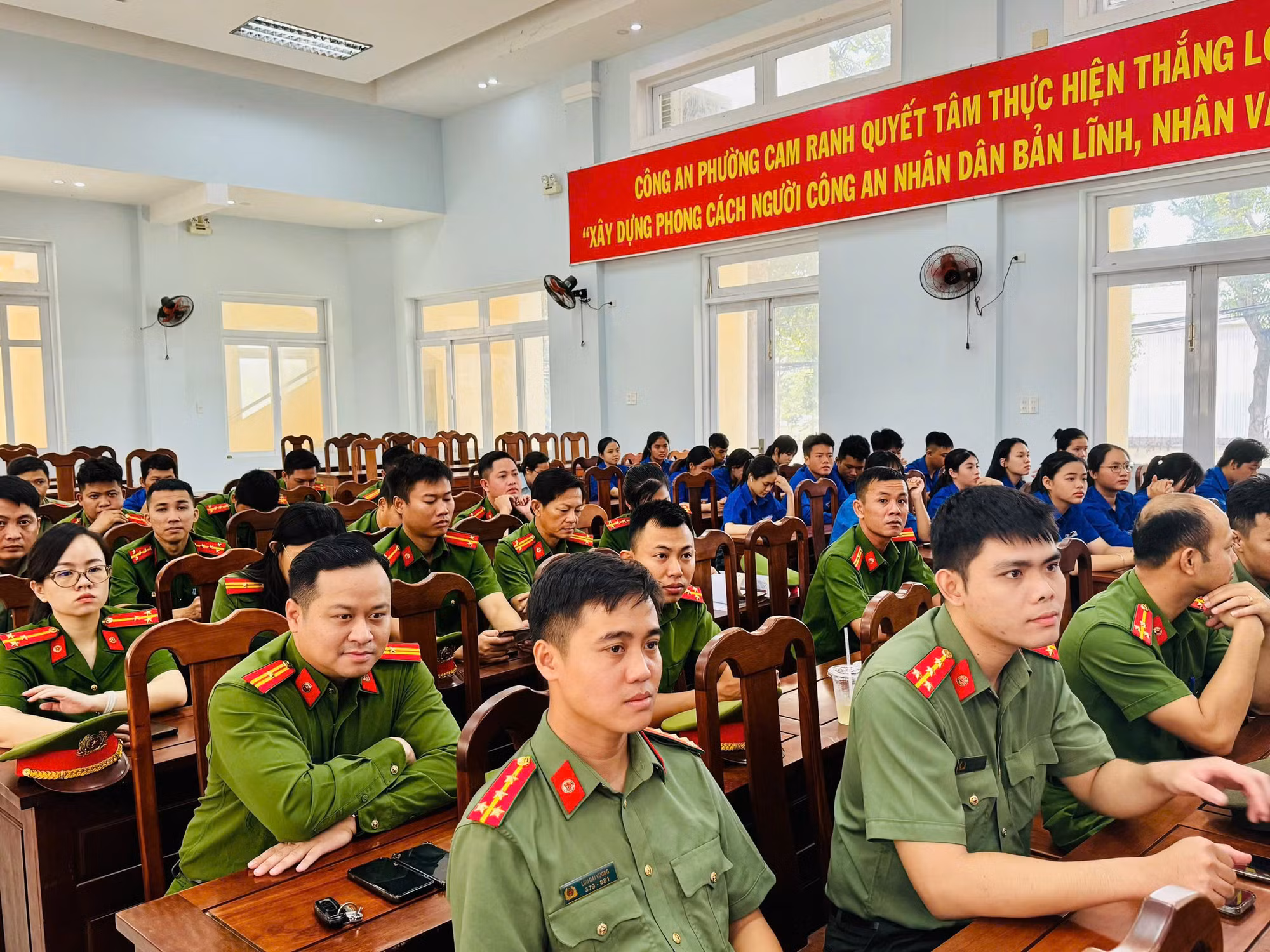 Tuổi trẻ Công an là lực lượng nòng cốt trong 4 “Đội Thanh niên xung kích vì Nhân dân phục vụ” vừa ra mắt ở Khánh Hòa.