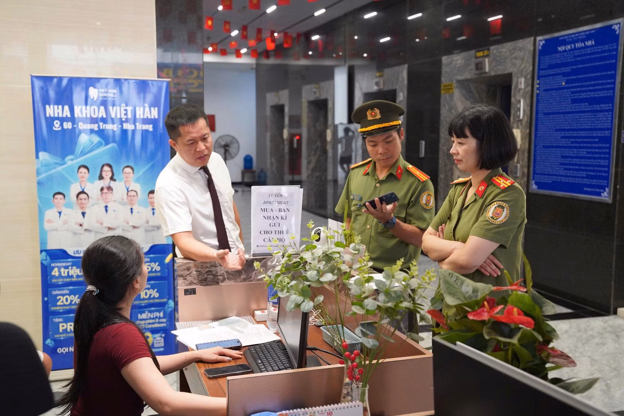pxnckh8-cbcs-phong-qlxnc-cong-an-tinh-khanh-hoa-ho-tro-dinh-danh-dien-tu-muc-2-cho-nnn.jpg