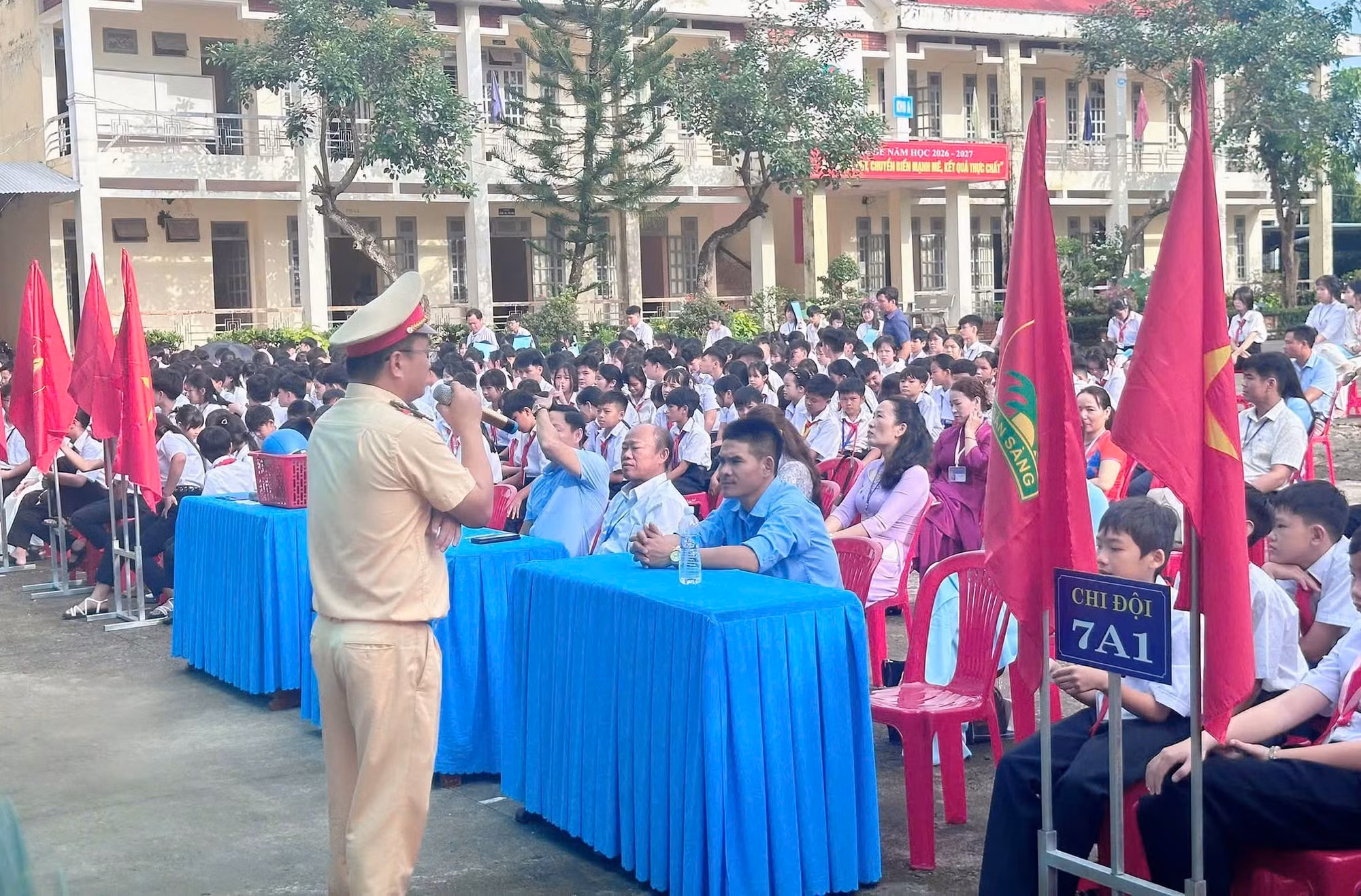 7-csgt-tuyen-tuyen-phap-luat-tai-truong-thcs-va-thpt-dang-ha-xa-phuoc-son.jpg