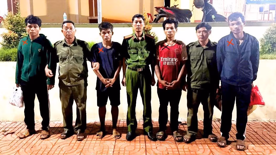 tan-quan-cac-doi-tuong-tai-co-quan-cong-an-xa-tan-quan.jpg
