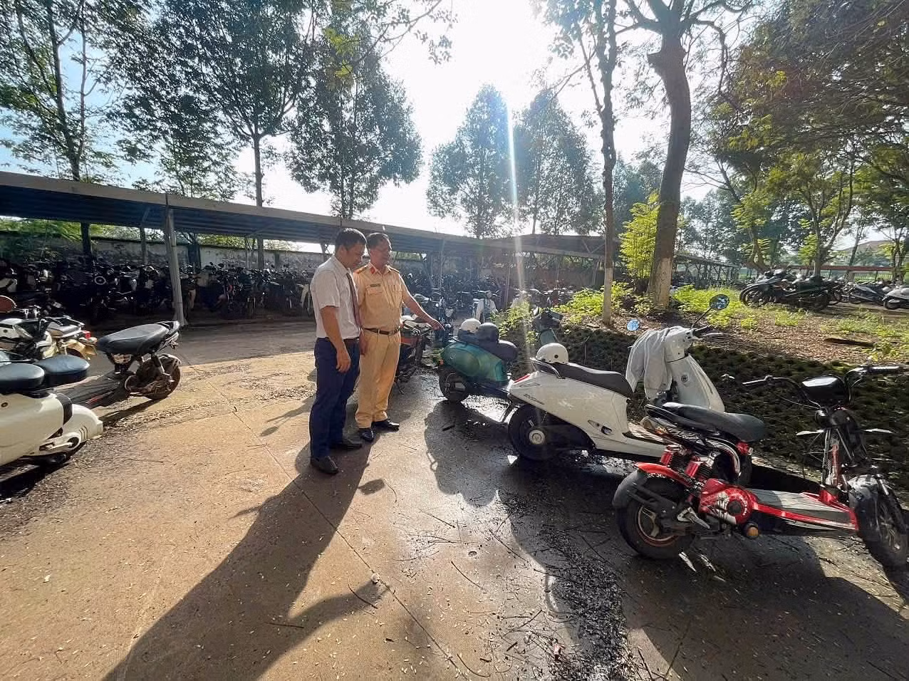 9-kiem-tra-bai-giu-xe-trong-truong.jpg