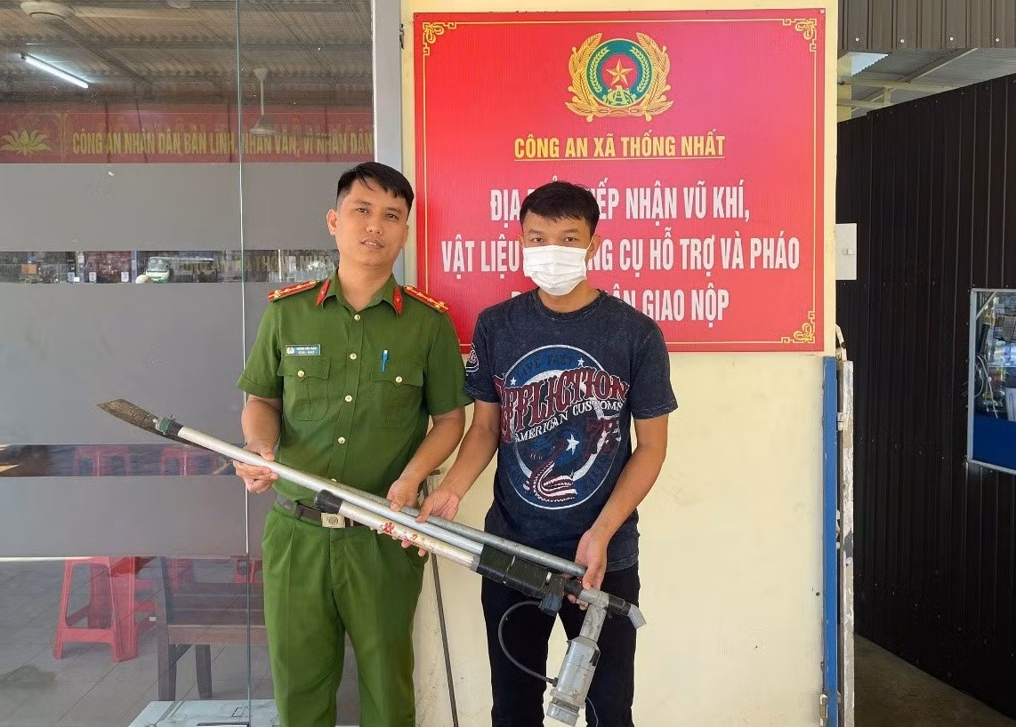 cong-an-xa-thong-nhat.jpg