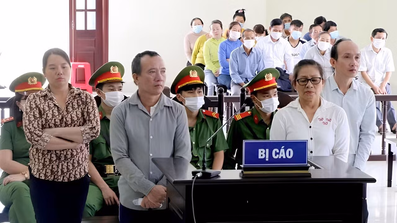 5-cac-bi-cao-duyen-lac-phuong-sang-tai-phien-toa.jpg
