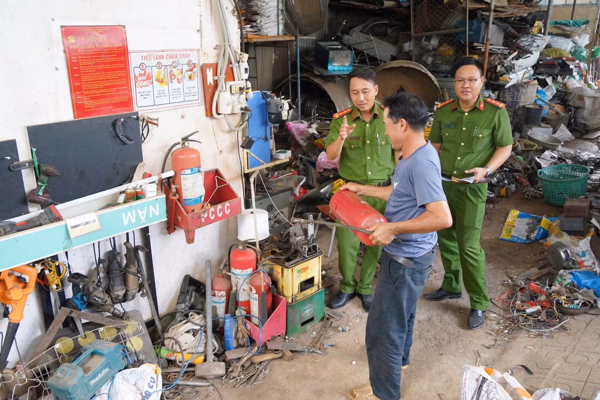 11-huong-dan-cac-co-so-thu-mua-kinh-doanh-phe-lieu-thuc-hien-cac-bien-phap-bao-dam-an-toan-pccc.jpg
