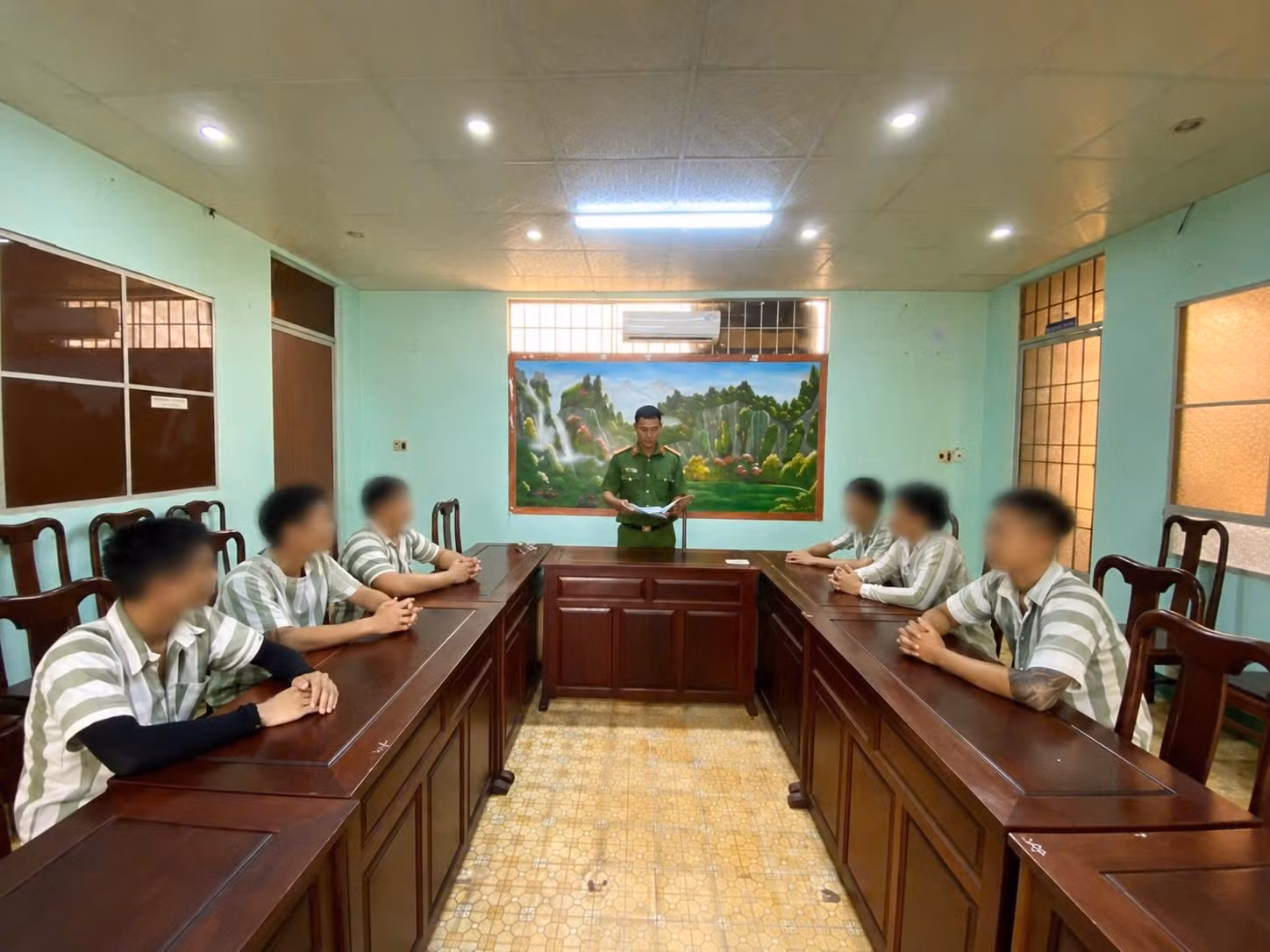 can-bo-phan-trai-tam-giam-binh-phuoc-dang-tuyen-truyen-ve-cong-tac-dac-xa-cho-cac-pham-nhan-nam-2026.jpg