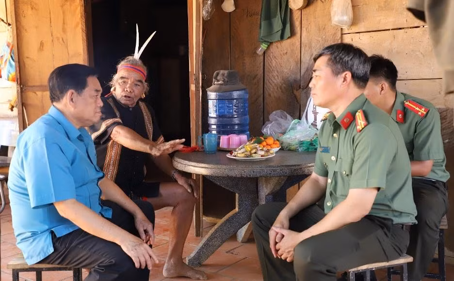 2-cong-an-xa-bom-bo.jpg