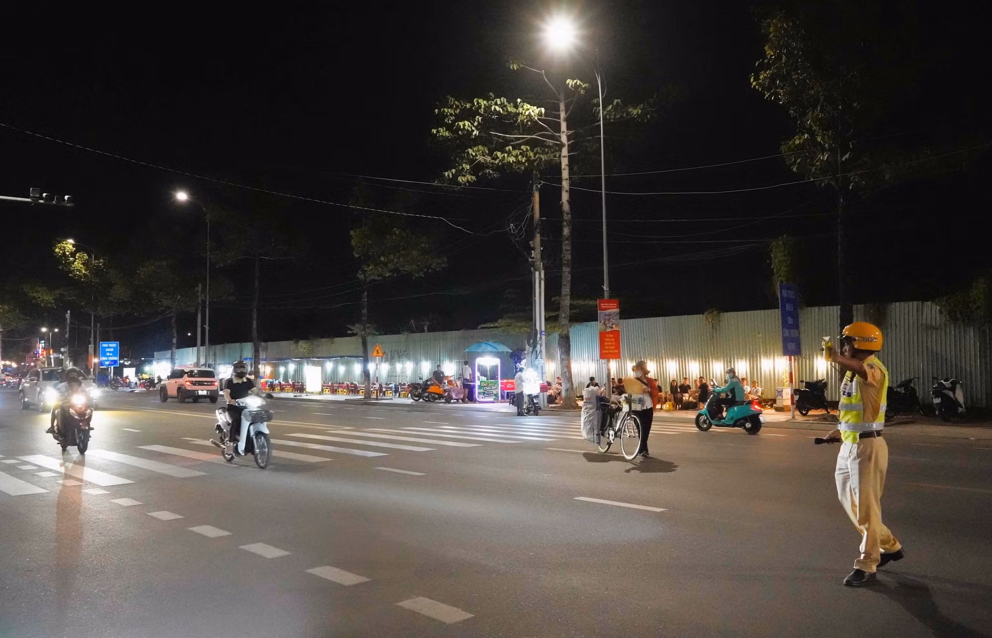 1a-csgt-xuyen-dem-kiem-tra-nong-do-con-tren-tuyen-duong-vo-thi-sau.jpg