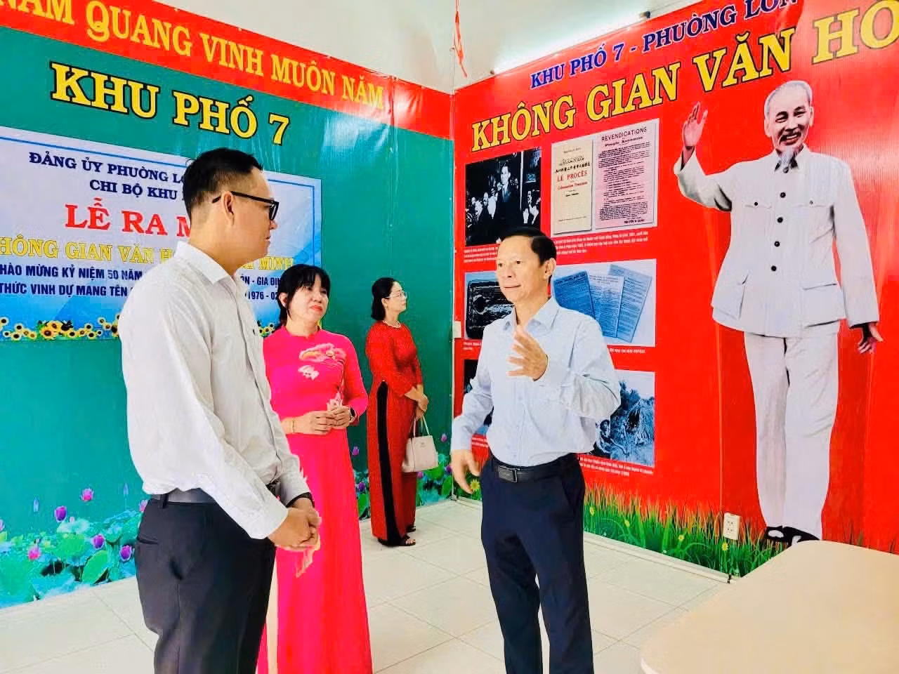 7-chi-bo-khu-pho-7-phuong-long-truong-da-long-trong-to-chuc-le-ra-mat-khong-gian-van-hoa-ho-chi-minh-ngay-tai-khu-dan-cu.jpg