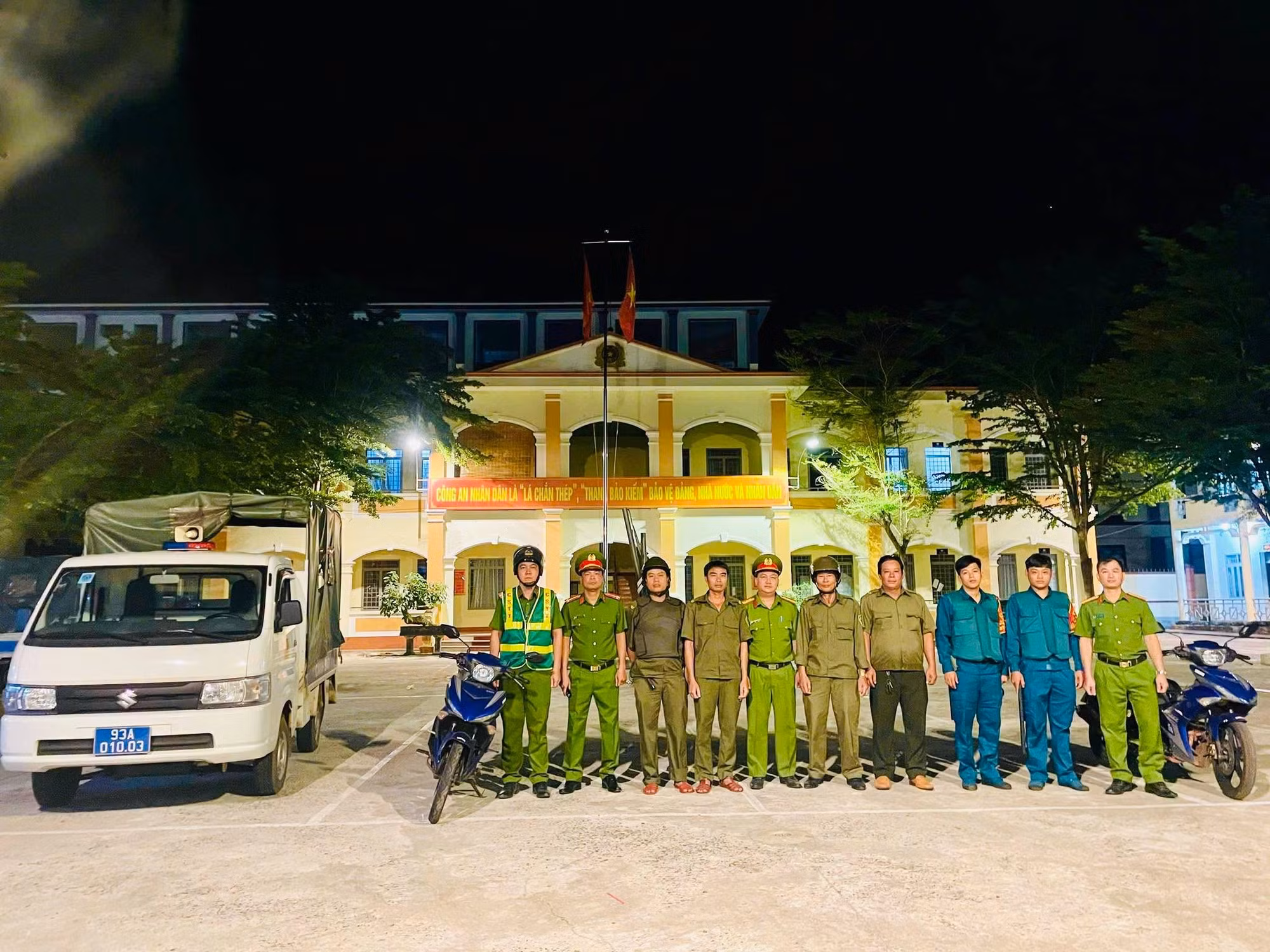cong-an-phuong-an-loc-ra-quan.jpg