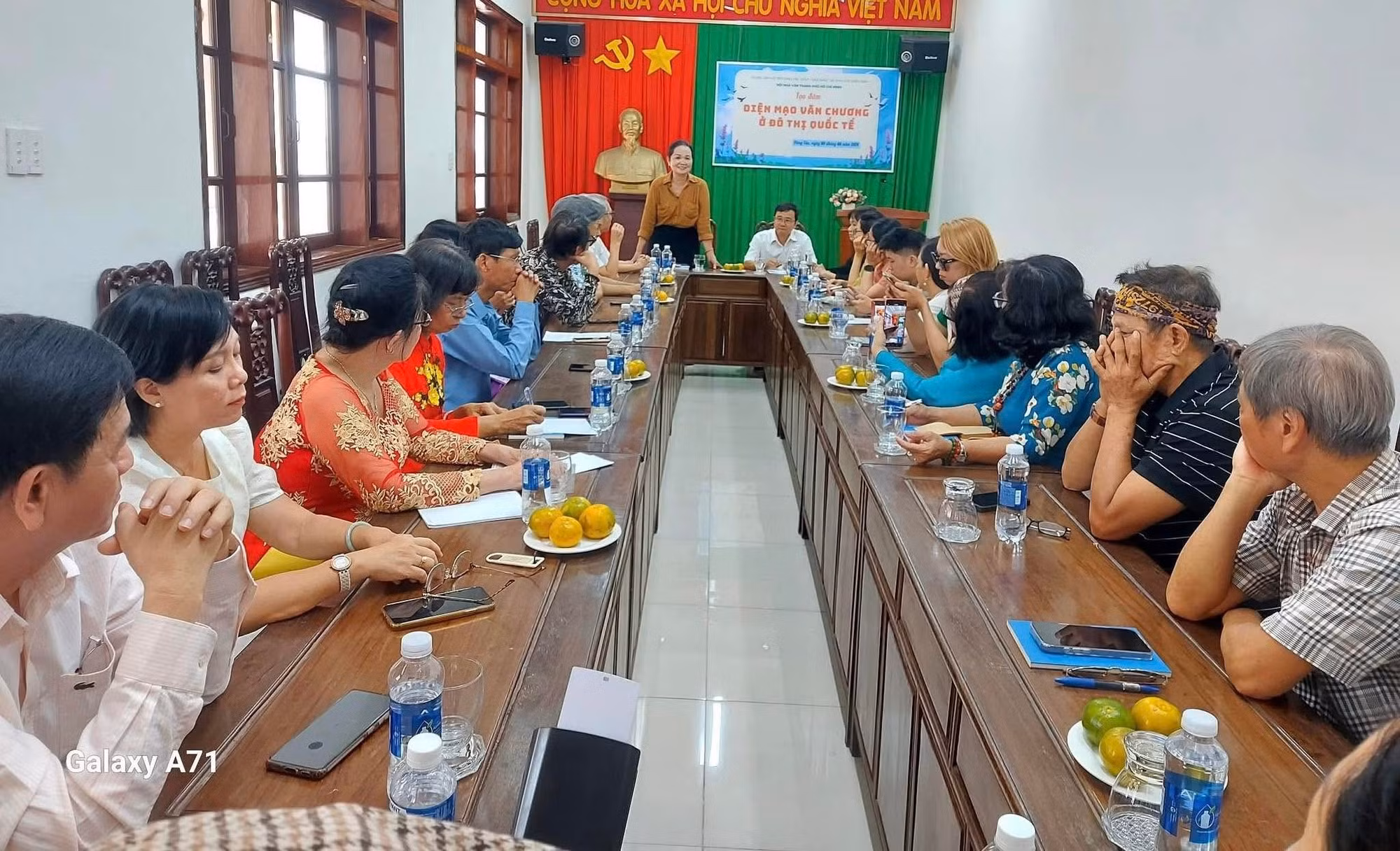 toa-dam-dien-mao-van-chuong-o-do-thi-quoc-te.jpg
