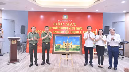 Bộ Công an gặp mặt Lớp bồi dưỡng kiến thức Quốc phòng – An ninh đối tượng 1, khoá 102