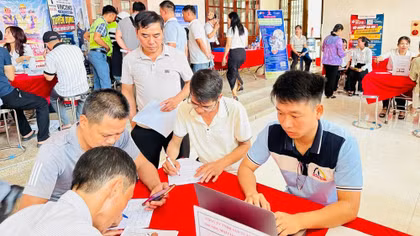 Lao động trung niên gặp khó khăn khi tìm việc