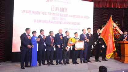 Trường Đại học Luật, Đại học Quốc gia Hà Nội đón nhận Huân chương Lao động hạng Nhất
