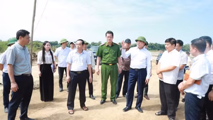 Xử lý nhiều sai phạm về khai thác cát trên sông Lam