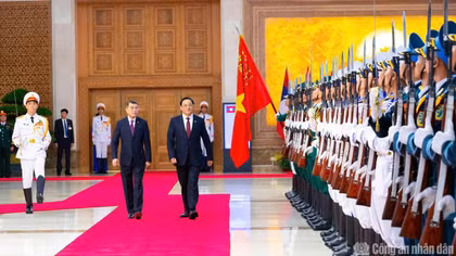 Thủ tướng Lê Minh Hưng chủ trì lễ đón chính thức Thủ tướng Lào