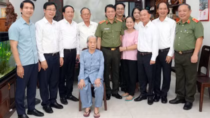 Bộ trưởng Lương Tam Quang tri ân anh hùng liệt sĩ và người có công tại Gia Lai