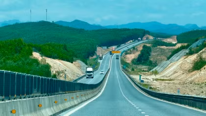 Rà soát, đánh giá kỹ quy định về khoảng cách an toàn trên cao tốc
