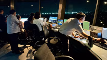 21 chuyến bay bị ảnh hưởng bởi diều gắn đèn thả gần sân bay Tân Sơn Nhất