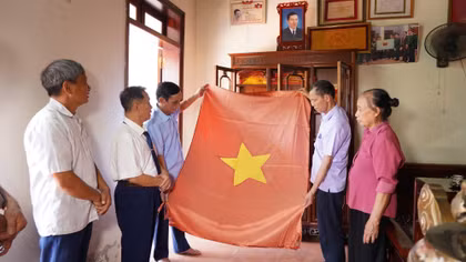 Người vẽ cờ Tổ quốc
