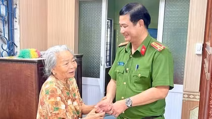 Bài 1: Từ “2 hành trình - 1 điểm đến” đến “Ba nhất” vì Nhân dân phục vụ