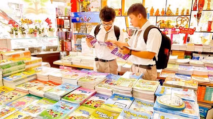 Thủ tướng chỉ đạo huy động tất cả nguồn lực, in ấn, cung ứng đủ sách giáo khoa