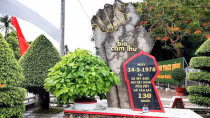 Xứ thơ, xứ biển, xứ biên thùy