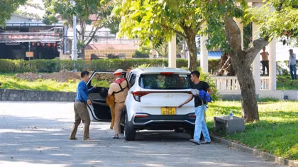 Cảnh sát đường thủy kịp thời cứu người phụ nữ tự tử trên sông Hương