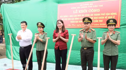 Công an Cần Thơ xây dựng 40 căn nhà tặng gia đình khó khăn xã Vị Thủy
