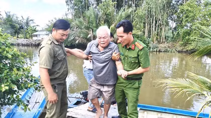 Những chuyến đi thầm lặng gọi tên liệt sĩ bằng ADN