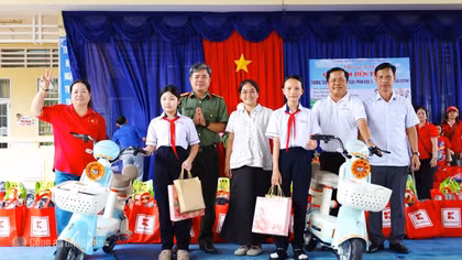 Thắm tình quân dân trong ngày Quốc khánh tại Cà Mau