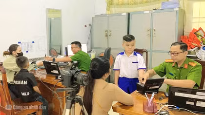 Công an Cà Mau phục vụ nhân dân xuyên lễ Quốc khánh 