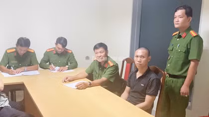 Bị truy nã rồi dụ dỗ người tình "nhí" trốn sang Lào