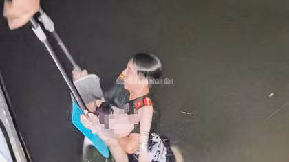 Đại úy Công an TP Cần Thơ cứu cô gái nhảy sông trong đêm