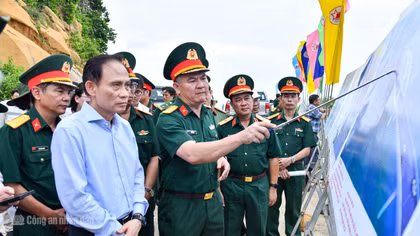 Đoàn công tác liên ngành Bộ Ngoại giao khảo sát các dự án trọng điểm tại Cà Mau