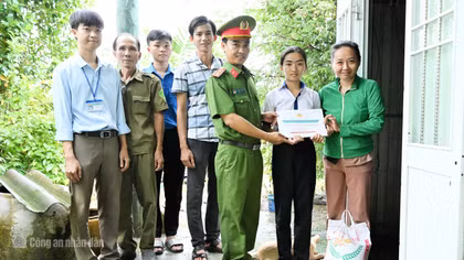"Nâng bước chân em- An toàn đến trường", mô hình nhân văn tại Cà Mau