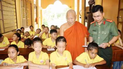 Nhà sư 38 năm gieo mầm tri thức cho đồng bào Khmer