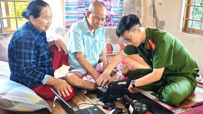 Cà Mau đưa dịch vụ đến tận nhà dân, thu hẹp khoảng cách số 