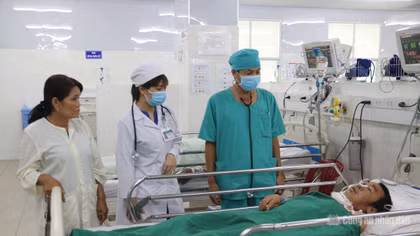 Cứu sống người đàn ông ở Cà Mau bị mái tôn cắt đứt cổ