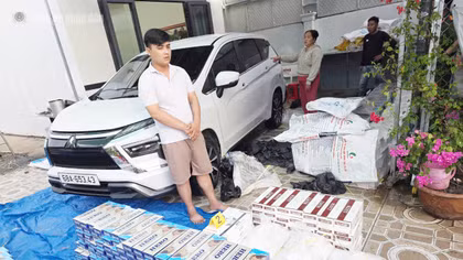 Bắt quả tang 4 đối tượng vận chuyển, tàng trữ thuốc lá lậu