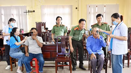 Chăm sóc đôi mắt, lan tỏa niềm tin trong cộng đồng