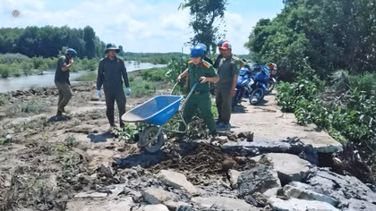 Công an Cà Mau bảo đảm an toàn người dân trong mùa mưa bão