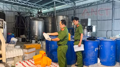 Phát hiện cơ sở sản xuất phân bón "4 không" tại Cần Thơ
