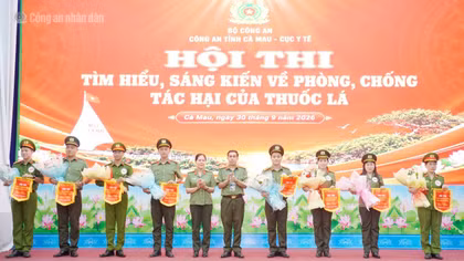 Xây dựng môi trường làm việc không khói thuốc trong Công an Cà Mau