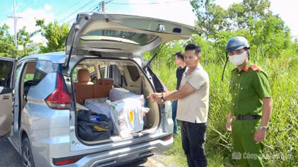 Bắt quả tang vụ vận chuyển gần 3.000 gói thuốc lá lậu 
