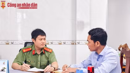 Anh T.H.M đến Công an phường Cái Răng trình báo việc có người chuyển khoản nhầm vào tài khoản Công ty. 